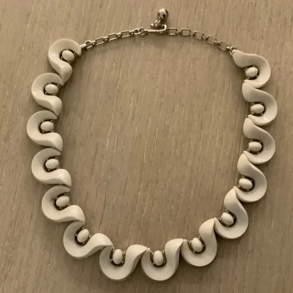 Vintage Crown Trifari Necklace - Picture 2 of 6